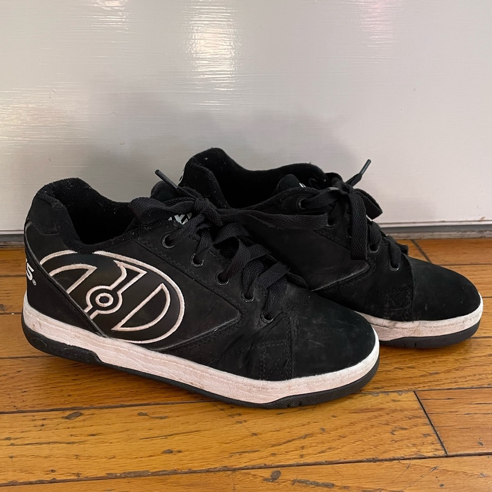 Youth Heelys size 5